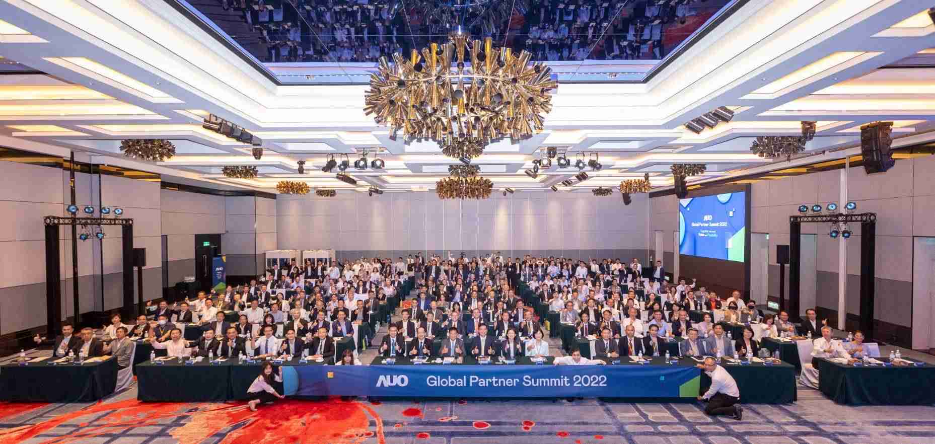 友達推動「安心、、創新、、用心、、、、同心、、盡心」五星職旅，，，為菲籍員工打造全方位照護，，首度贏得「人權實踐與發展領袖獎」殊榮